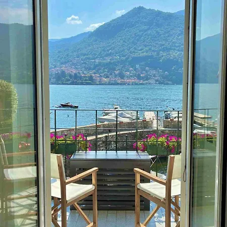 Lakefront - Balcony & Private Garage *