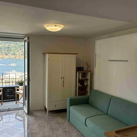 Lakefront - Balcony & Private Garage Lägenhet *