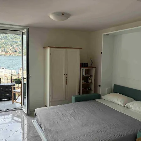 Lakefront - Balcony & Private Garage Апартаменты *